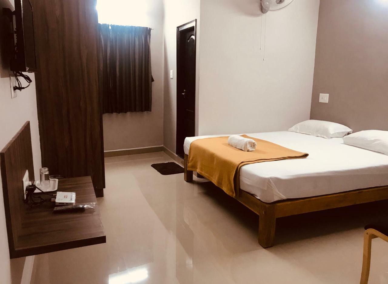 Hotel Sharada Residency Somvārpet Exterior foto