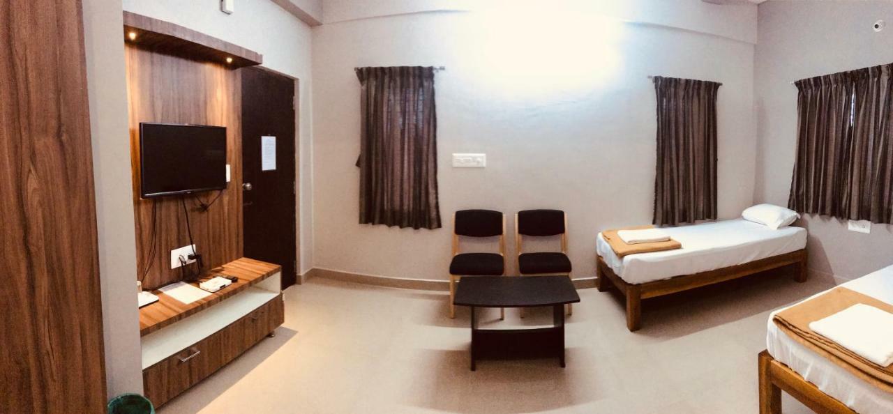 Hotel Sharada Residency Somvārpet Exterior foto